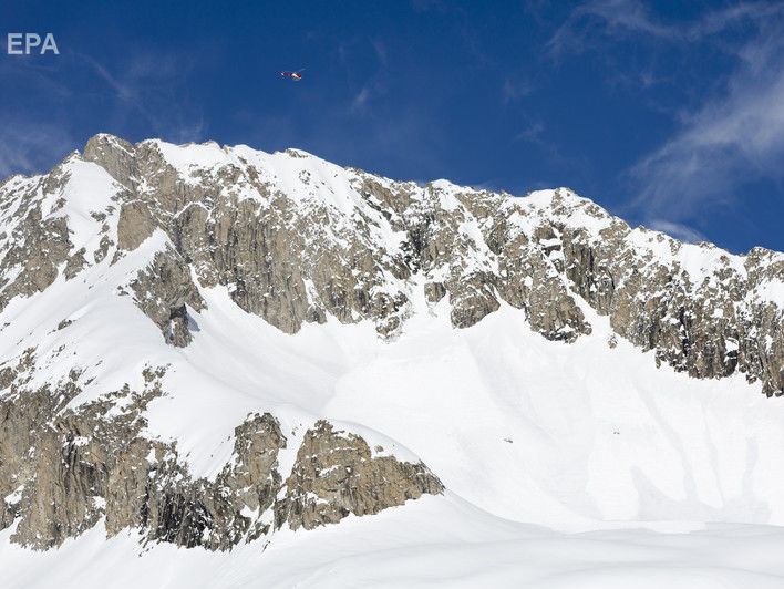 Во французских Пиренеях лавина накрыла пятерых лыжников, двое погибли