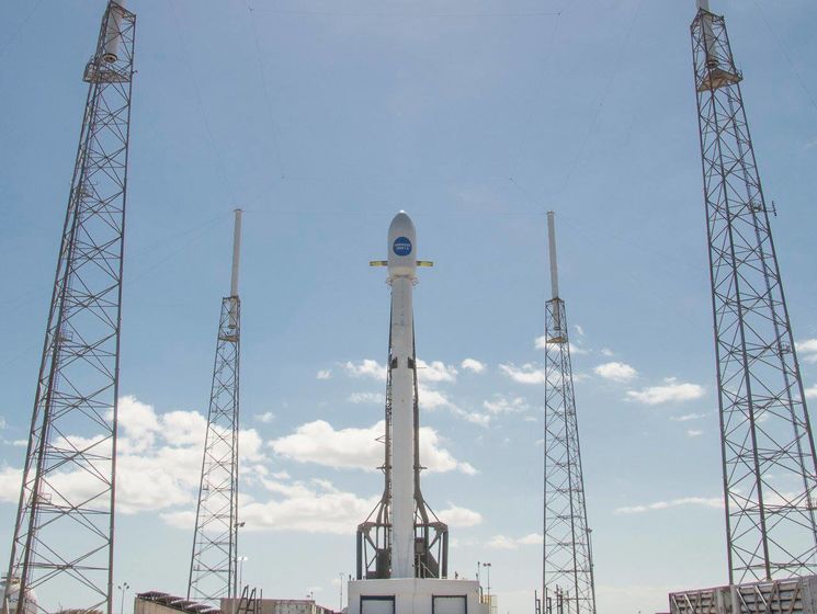 SpaceX готується до запуску іспанського супутника розміром з автобус