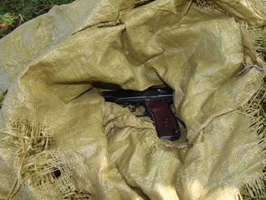 СБУ: В Полтаве обнаружили тайник с табельным оружием