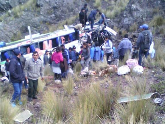 В Перу автобус упал в пропасть, 10 погибших, 50 раненых