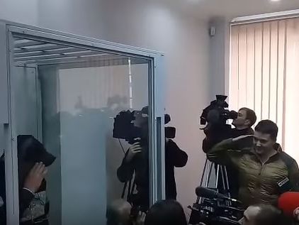 Савченко в суде отдала честь Рубану. Видео
