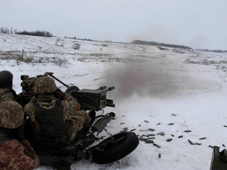 На Донбассе за сутки получили ранения два украинских военных – штаб АТО