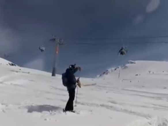 На горнолыжном курорте в Грузии произошла авария на подъемнике, среди пострадавших есть украинцы. Видео
