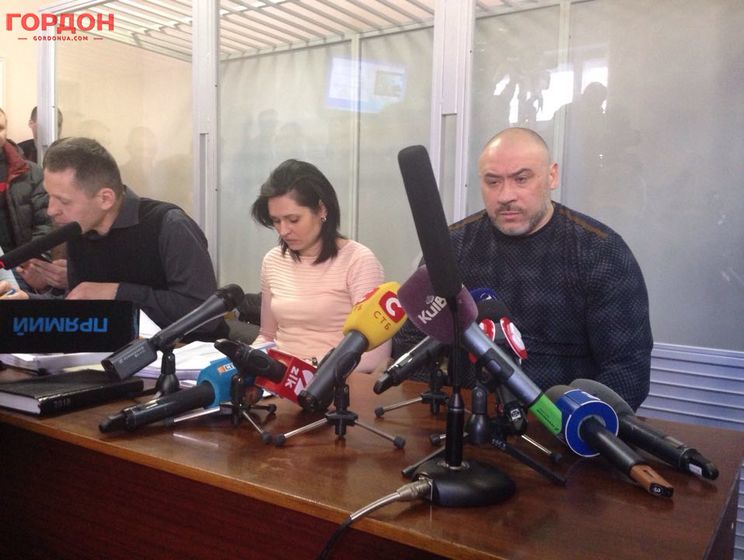 Крысин пришел в Дарницкий суд Киева, где рассматривается дело о пытках на Майдане