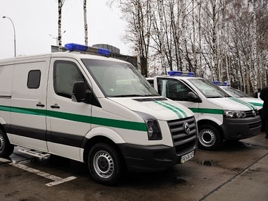 Террористы угнали семь инкассаторских автомобилей со стоянки банка в Луганской области