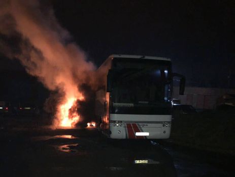 О горевшем автобусе сообщило издание "Вголос"