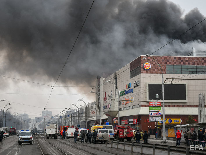 Востриков показал кадры первых минут пожара в Кемерово и давку на лестнице во время эвакуации. Видео