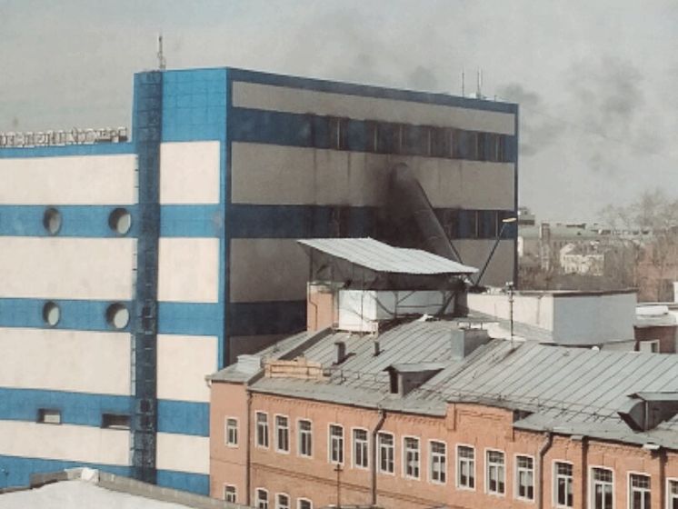 В Следкоме РФ сообщили, что пожар в торговом центре в Москве возник из-за возгорания на складах находящейся в том же здании ткацкой фабрики