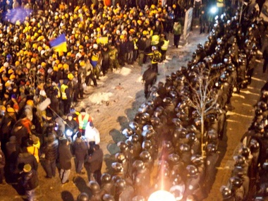 Азаров о штурме Майдана: Успокойтесь, речь идет о расчистке дорог