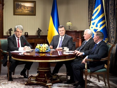Во Дворце Украина проходит "круглый стол", оппозиционеры проигнорировали заседание
