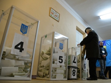 Один из избирательных участков в Голосеевском районе Киева приостановил работу из-за нарушения процедуры