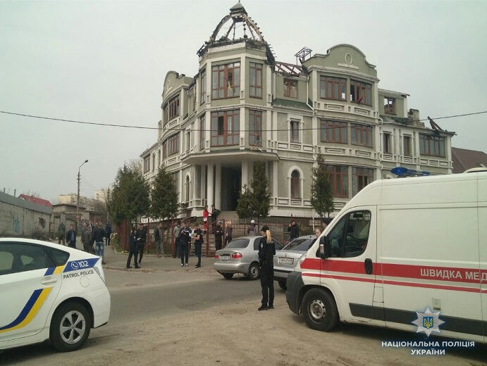 У "дома Арбузова" в Киеве произошла стрельба, два человека пострадали