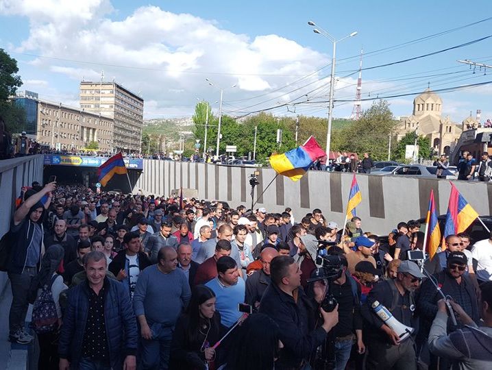 У Єревані сталися сутички демонстрантів із поліцією, поранено одного із лідерів опозиції