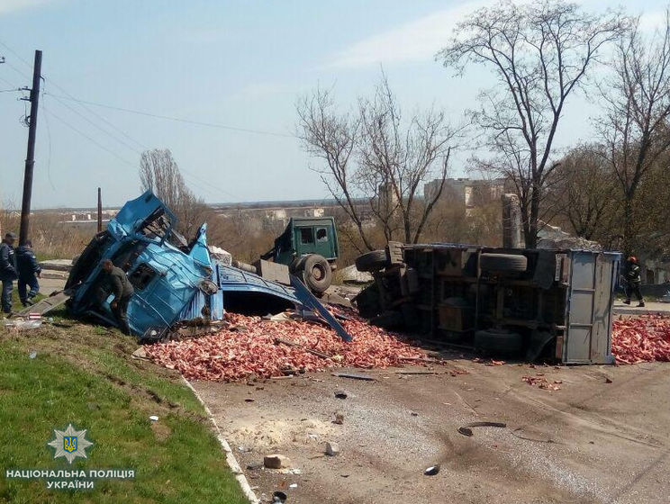 У Луганській області зіткнулися вантажівка і маршрутка, постраждало 10 осіб