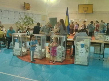 В Киеве некоторые избирательные участки продолжили работу после 20.00