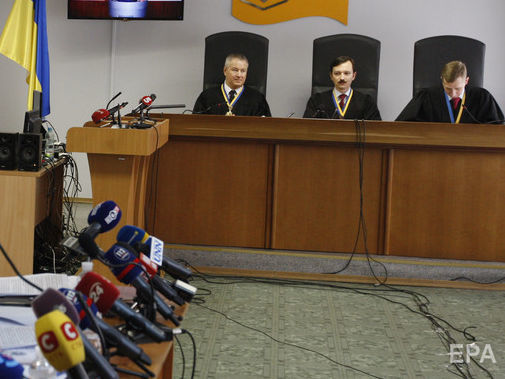 В суде по делу о госизмене Януковича допрашивают Добкина. Трансляция