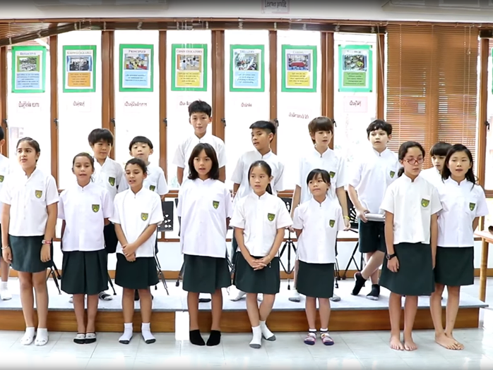 Таїландські школярі заспівали пісню українського гурту "ДахаБраха". Відео