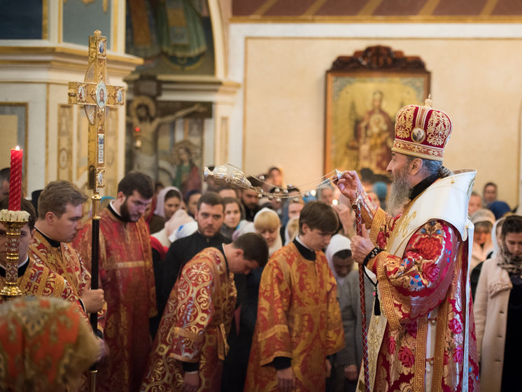 УПЦ Московського патріархату назвала втручанням у церковні справи звернення Порошенка до Варфоломія з проханням про автокефалію