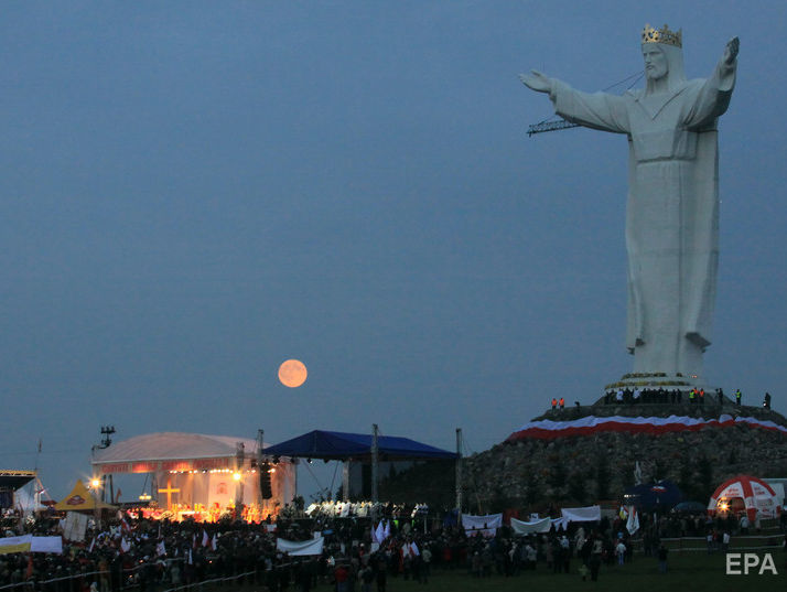 У Польщі гігантську статую Христа використовують для роздавання інтернету