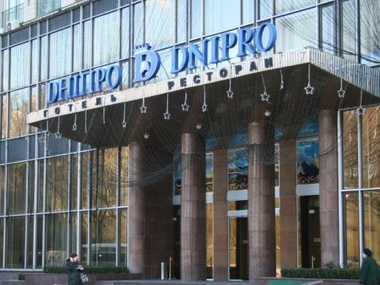 "Зеркало недели": Правительство готовит приватизацию ВДНХ и гостиницы "Днепр" в Киеве