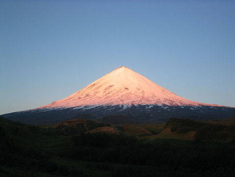 На Камчатці вулкан викинув стовп попелу на висоту 5 км