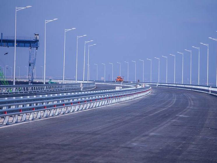 У Росії заявили про завершення укладання асфальту на Керченському мосту