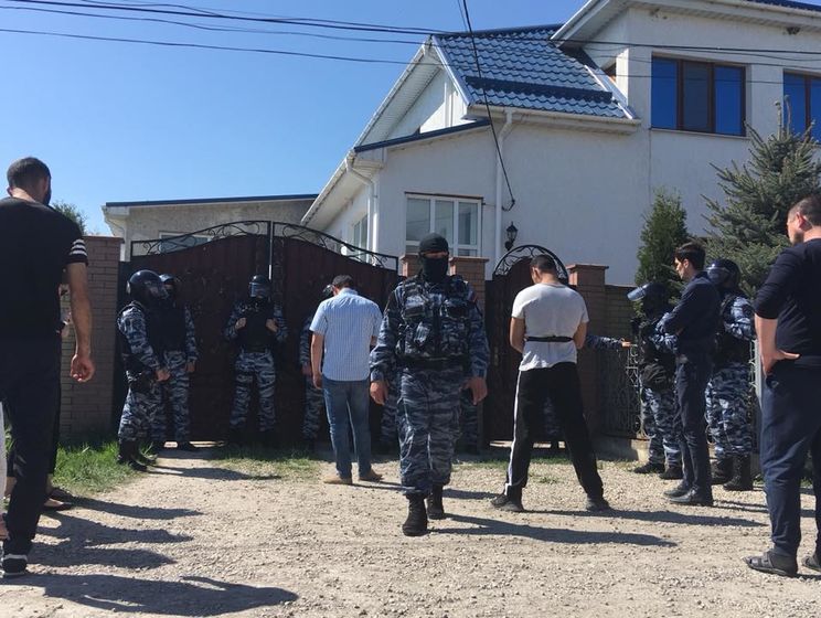 Чубаров сообщил, что задержанных после обысков в Белогорске крымских татар вывезли из Крыма