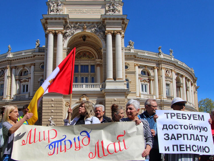 Несколько десятков пророссийских активистов пытались пройти маршем к Куликовому полю в Одессе, им помешали