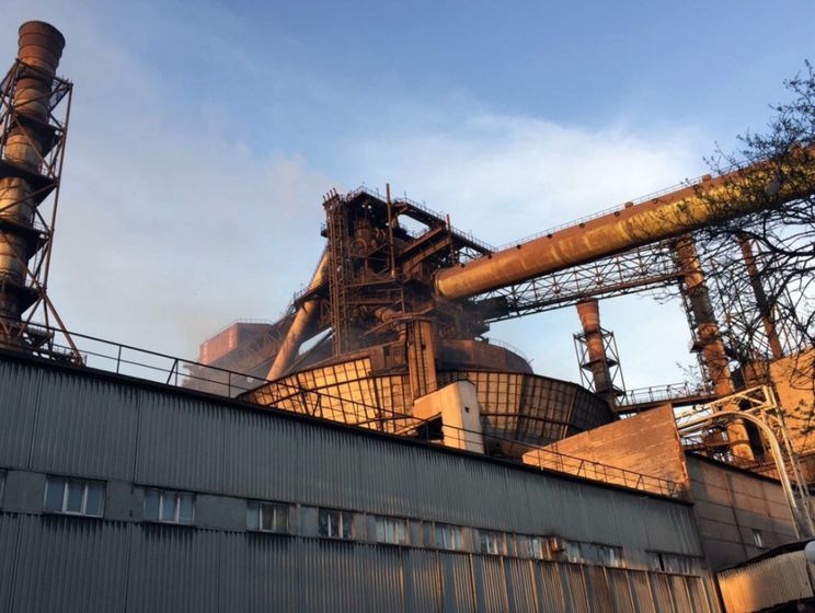 В Кривом Роге на металлургическом комбинате разлили 40 тонн чугуна