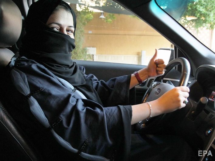 Женщинам в Саудовской Аравии разрешат водить автомобиль с 24 июня
