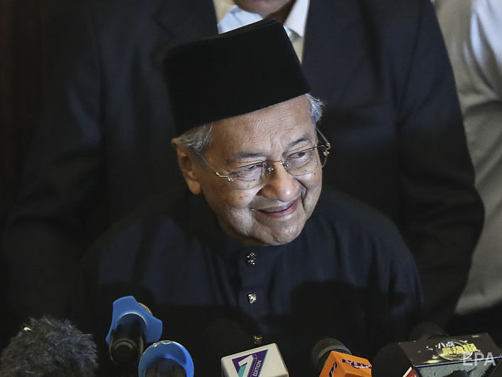92-летний Мохамад, избранный премьер-министром Малайзии, стал старейшим главой государства на планете