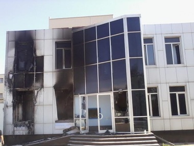 Неизвестные сожгли здание бывшего штаба ВО "Свобода" в Ильичевске