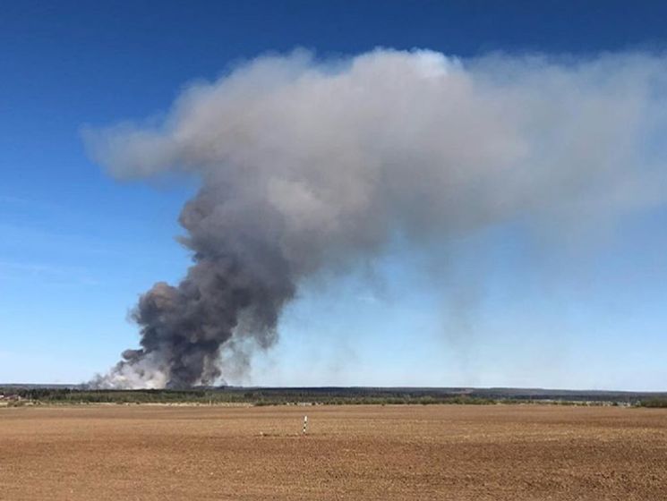 В России на бывшем военном полигоне в Удмуртии из-за пожара началась детонация боеприпасов