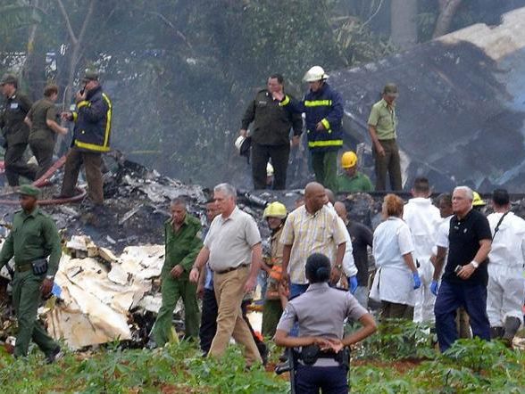 МИД Украины выясняет, были ли украинцы на борту разбившегося в Гаване самолета