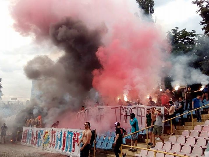 В Черкассах на стадионе произошла потасовка между фанатами и полицией, были задержаны 26 человек