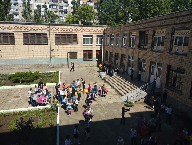 В Николаеве в школе распылили неизвестное вещество, эвакуировали около 400 детей – ГСЧС