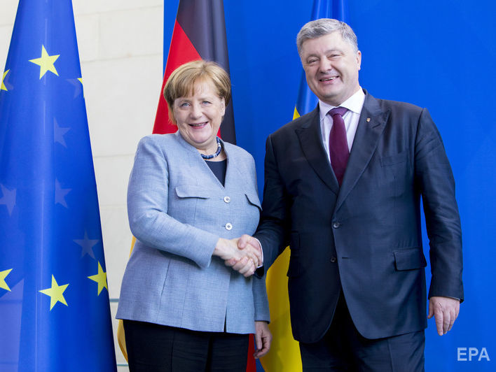 Меркель поінформувала Порошенка про підсумки переговорів із Путіним