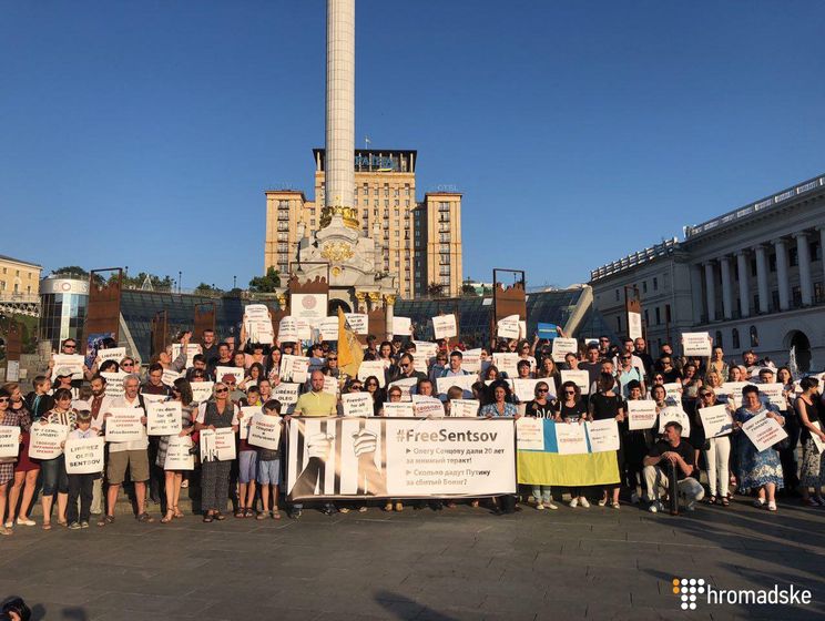 В Киеве на Майдане состоялась акция в поддержку Сенцова и Кольченко