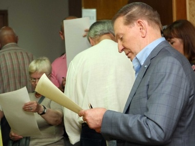 Кучма поздравил Порошенко с победой на выборах президента