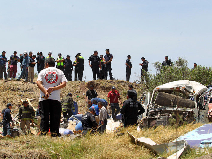 В Мексике грузовик столкнулся с пассажирским автобусом, погибли 11 человек