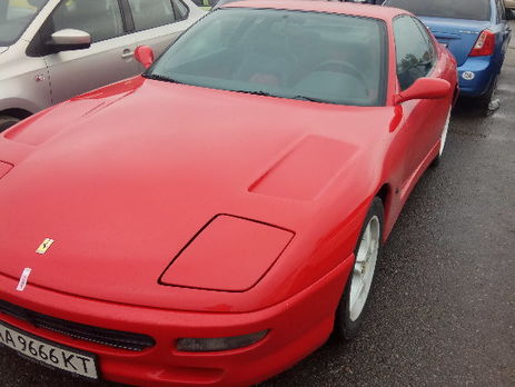 У Києві з аукціону продадуть Ferrari, заарештований через борг з аліментів