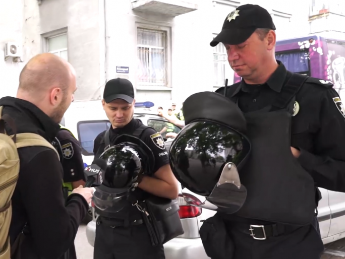 Аваков не выполнил обещание обеспечить полицейских шлемами с идентификационными номерами – расследование Bihus.info