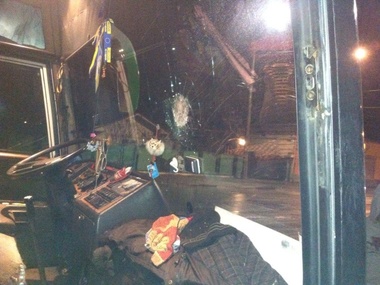 В Ивано-Франковске неизвестные разбили стекло в автобусе с активистами Евромайдана