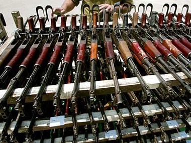 Террористы завладели более 70 автоматами Калашникова и овободили заключенного в исправительной колонии в Горловке