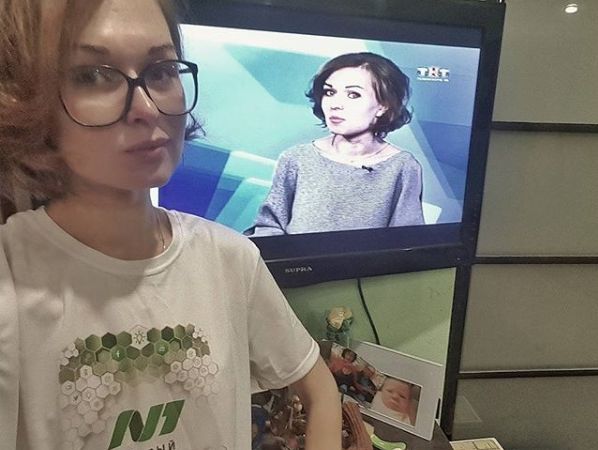 ﻿У Росії телеканал звільнив журналістку за розповідь про пісню про Путіна в дитячому садку