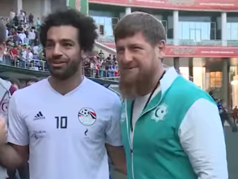 Кадыров вынудил футболиста Салаха нарушить режим восстановления после травмы ради публичного выхода в Грозном. Видео