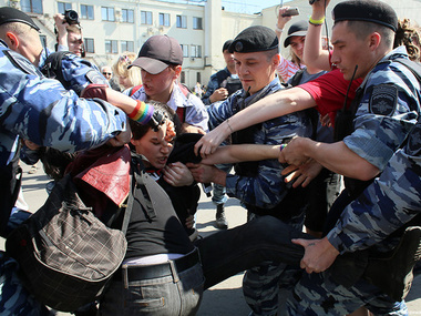 В Москве освободили пятерых задержанных участников гей-парада