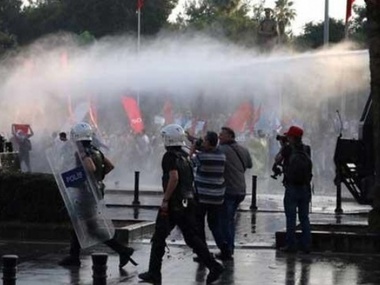В Стамбуле возобновились столкновения демонстрантов с полицией