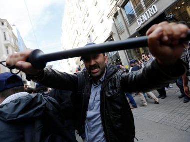 Стамбул: Полиция жестоко разогнала митинг в годовщину протестов на Таксиме. Фоторепортаж 