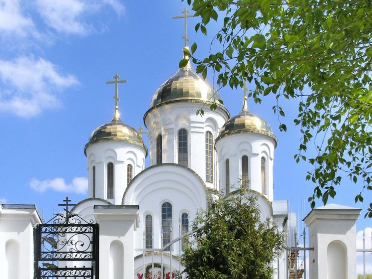 "Никто не будет дискриминировать белье". Тернопольский горсовет официально рекомендовал не торговать нижним бельем около церквей